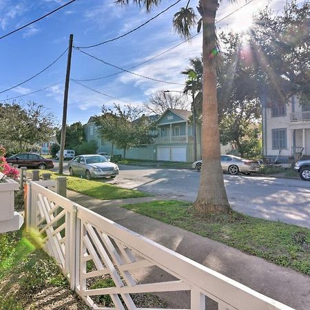 Bright Galveston Cottage Close To Beach And Strand Exteriör bild