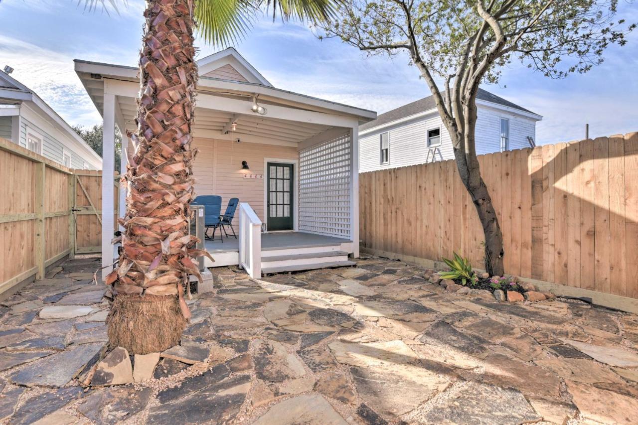 Bright Galveston Cottage Close To Beach And Strand Exteriör bild